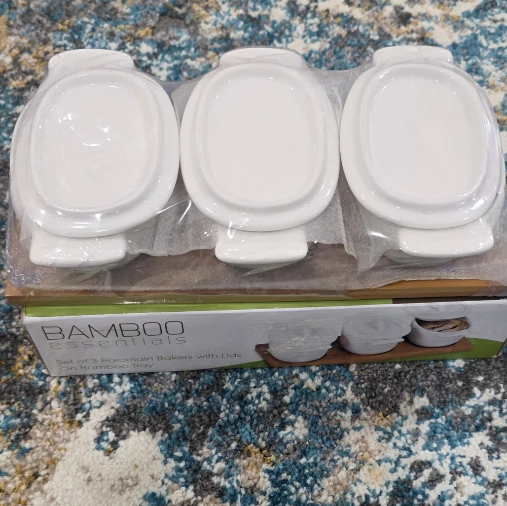 Bamboo essentials Set of 3 Porcelain Bakers with Lids On Bamboo Tray